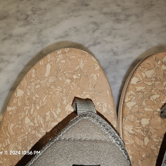 Clark's Cloudstepper Sage Green Thong Sandals - Picture 3 of 10